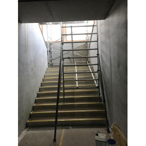 SRS au dessus : platelage d&#39;escalier